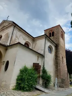 Ingresso e campanile - Abbazia di Santa Maria a Cavour