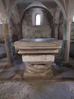 Altare della cripta - Abbazia di Santa Maria a Cavour