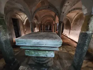 Cripta vista dall'altare - Abbazia di Santa Maria a Cavour