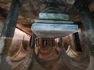 Cripta vista dall'altare - Abbazia di Santa Maria a Cavour