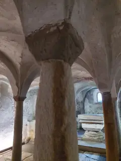 Colonna e capitello - Abbazia di Santa Maria a Cavour