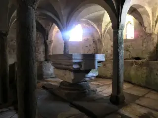 Altare della Cripta - Abbazia di Santa Maria a Cavour