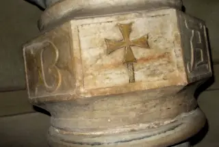 Fonte battesimale stelo, crux - Campanile Antica Chiesa di San Giovanni Battista a Barge