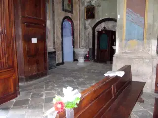 Fonte battesimale, a sinistra dell'ingresso - Parrocchiale di San Vito a Piossasco