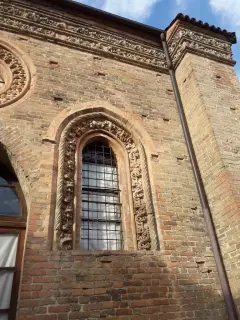Decorazioni in cotto - Chiesa di San Pietro in Consavia a Asti