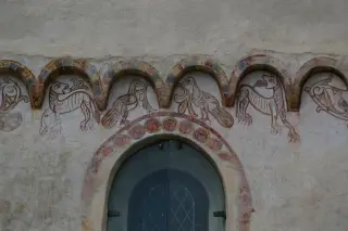 Affreschi simbolici sotto gli archetti pensili - Cattedrale di San Giusto a Susa