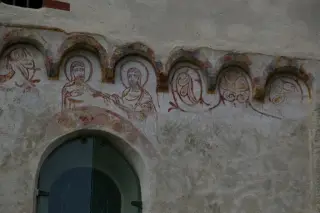 Affreschi simbolici sotto gli archetti pensili - Cattedrale di San Giusto a Susa