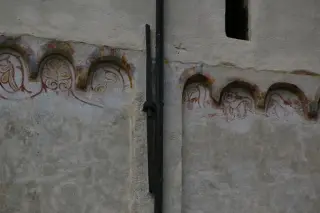 Affreschi simbolici sotto gli archetti pensili - Cattedrale di San Giusto a Susa