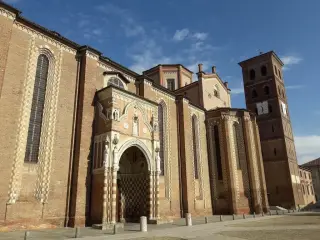 Fianco destro - Cattedrale di Maria Assunta e San Gottardo a Asti