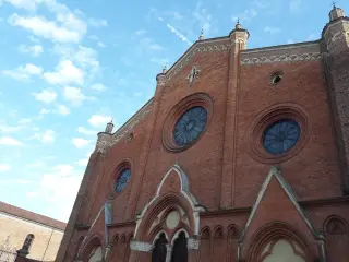 Facciata - Cattedrale di Maria Assunta e San Gottardo a Asti