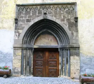 Portale - Parrocchiale di San Pietro (e Paolo) Apostolo a Exilles