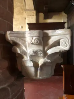 Acquasantiera ex capitello cistercense - Chiesa della Madonna di Viatosto o Maria Ausiliatrice a AstiFrazione Viatosto