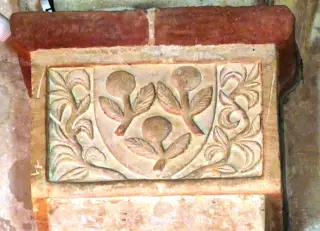 Capitello con stemma famiglia nobiliare - Chiesa della Madonna di Viatosto o Maria Ausiliatrice a AstiFrazione Viatosto