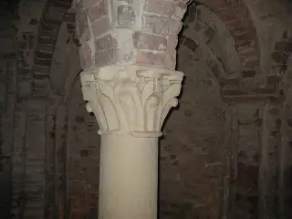 Capitello - Chiesa-cripta di Sant'Anastasio a Asti
