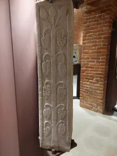 Motivi fitomorfi - Chiesa-cripta di Sant'Anastasio a Asti