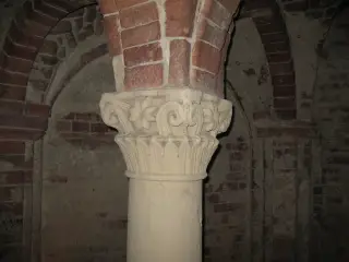 Capitello - Chiesa-cripta di Sant'Anastasio a Asti