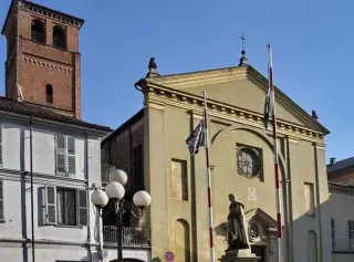 Facciata e campanile - Chiesa di Santa Maria Nuova a Asti