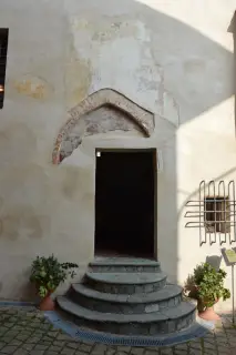 Ingresso - Chiesa della Confraternita di Santa Croce a Rocca Canavese