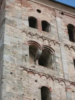 Campanile - particolare - Abbazia dell' Assunta o di Fruttuaria a San Benigno Canavese