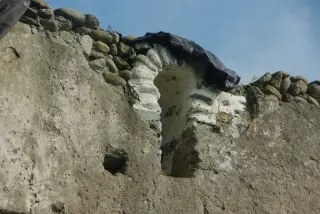 Monofora - Ruderi Della Chiesa di Santa Maria d'Areglio o Gesiassa a Borgo d'AleFrazione Areglio