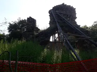 Abside dall'esterno - Ruderi Della Chiesa di Santa Maria d'Areglio o Gesiassa a Borgo d'AleFrazione Areglio