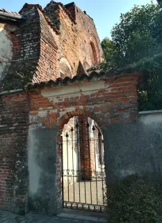 Fianco sinistro - Chiesa dell' Assunta o di Santa Maria a Salussola