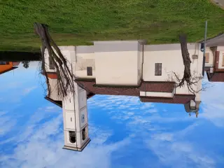 Vista fianco e affreschi - Parrocchiale di Santa Cecilia a Caresanablot