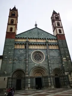 Facciata - Basilica di Sant'Andrea a Vercelli