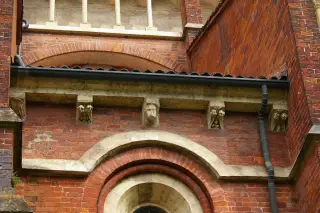 Mensole e capitelli dei fianchi - Basilica di Sant'Andrea a Vercelli