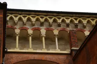 Mensole e capitelli dei fianchi - Basilica di Sant'Andrea a Vercelli