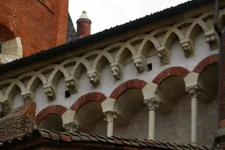 Mensole e capitelli dei fianchi - Basilica di Sant'Andrea a Vercelli