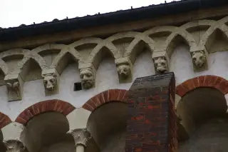 Mensole e capitelli dei fianchi - Basilica di Sant'Andrea a Vercelli