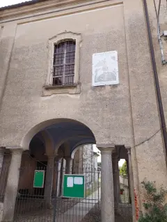 Ingresso laterale - Parrocchiale di San Giorgio a Agrate Conturbia