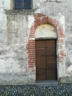 Portale - Chiesa di Santa Maria Vecchia a Sillavengo