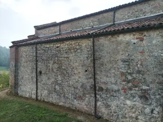 Fianco - Chiesa Cimiteriale di San Giorgio a MontafiaFrazione Bagnasco