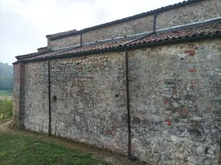 Fianco - Chiesa Cimiteriale di San Giorgio a MontafiaFrazione Bagnasco