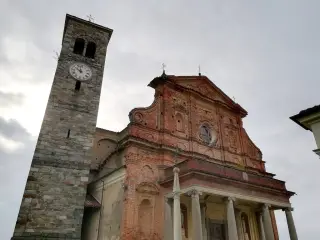 Facciata e campanile - Chiesa di San Lorenzo a MongrandoFrazione Borgo
