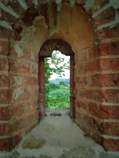 Monofora - Cappella di Sant'Antonino a Baldissero d'Alba