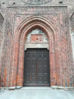 Portale - Parrocchiale di San Pietro a Gattinara