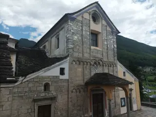 Facciata - Parrocchiale della Natività di Maria a Trontano