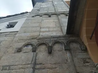 Archetti pensili e peducci scolpiti - Parrocchiale della Natività di Maria a Trontano