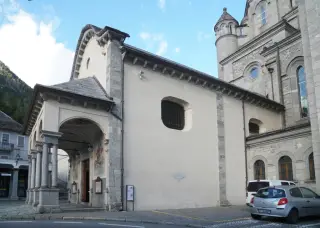 Fianco destro di San Maurizio - Chiesa e Santuario di San Maurizio e della Madonna del Sangue a Re