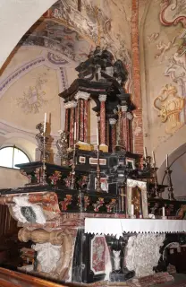 Altare - Chiesa o Canonica Regolare di San Giulio a Bellinzago NovareseFrazione Badia di Dulzago