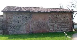 Fianco sinistro - Chiesa o Oratorio di Santa Maria di Galnago o Galgano a OleggioFrazione Galnago o Galgano