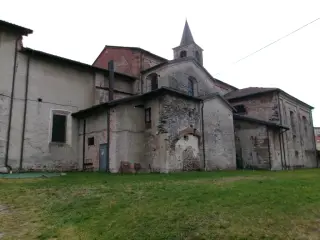 Fianco - Parrocchiale dei Santi Vincenzo e Anastasio a Varallo Pombia