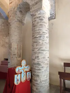Colonne con tracce di affreschi - Chiesa di San Sebastiano a Lesa