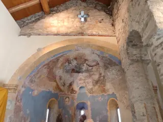 Abside con tracce di affresco del Pantocratore - Chiesa di San Sebastiano a Lesa