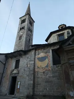 Campanile e orologio solare - Collegiata o Chiesa di Sant'Ambrogio a Omegna