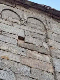Peduccio scolpito - Chiesa di Santa Marta a Mergozzo