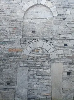 Porta tamponata - Chiesa dei Santi Quirico e Giulitta a DomodossolaFrazione Casa delle Rane